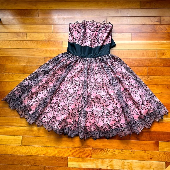 Betsey Johnson Dresses & Skirts - Vintage Betsey Johnson Strapless Lace Floral Mini Dress
